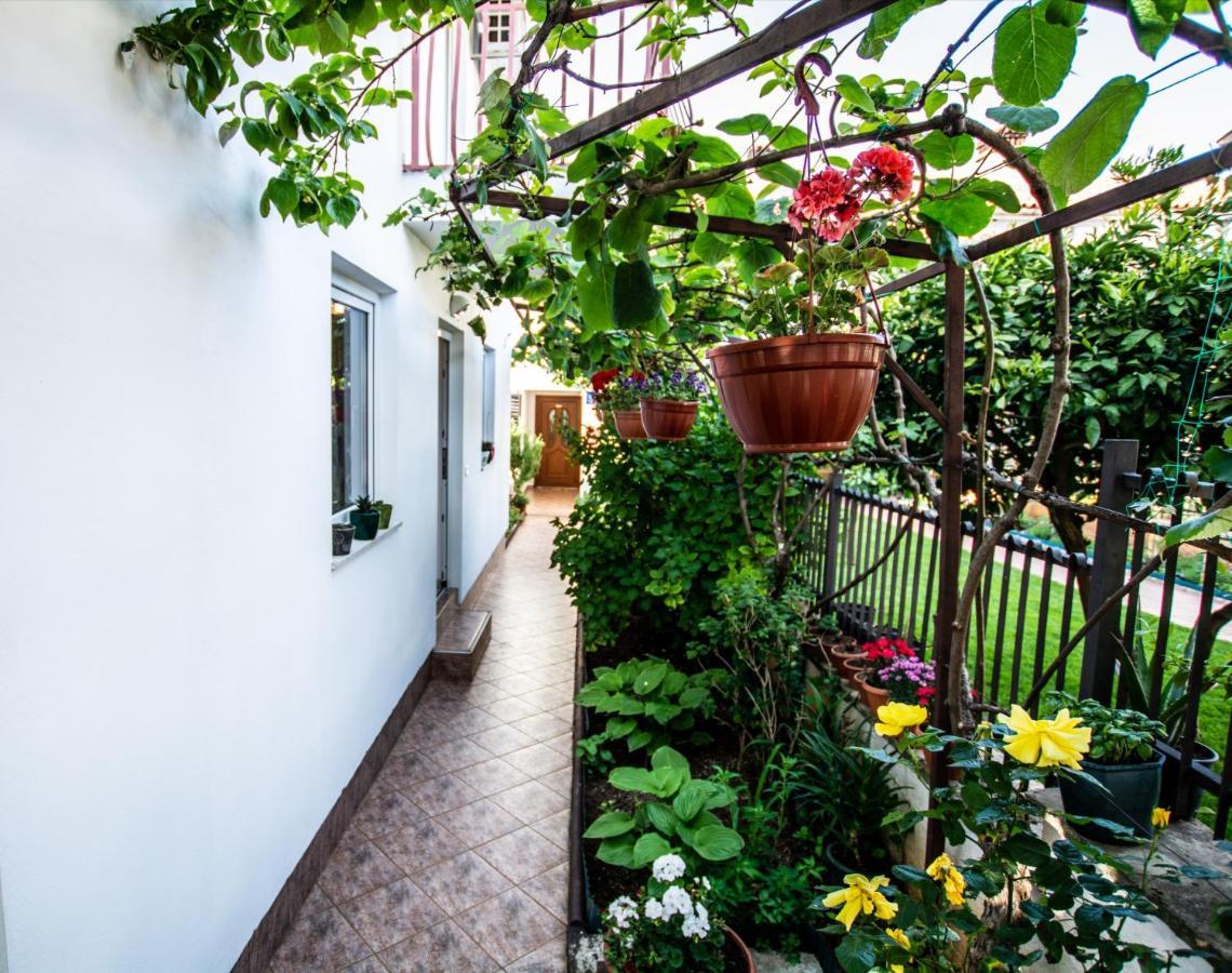 Lea Apartament *